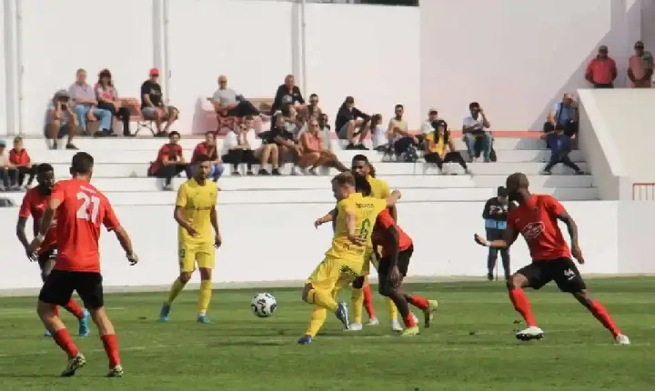 FC Paços de Ferreira avança para a terceira ronda da Taça após vencer em Peniche