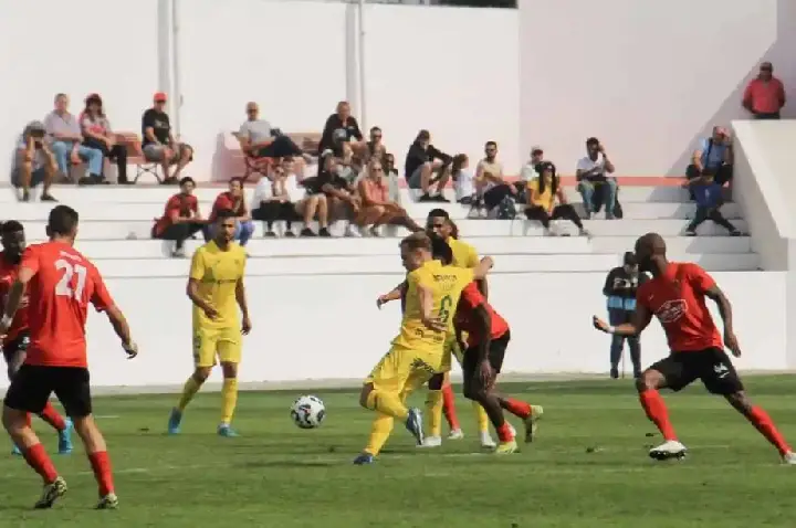 FC Paços de Ferreira avança para a terceira ronda da Taça após vencer em Peniche